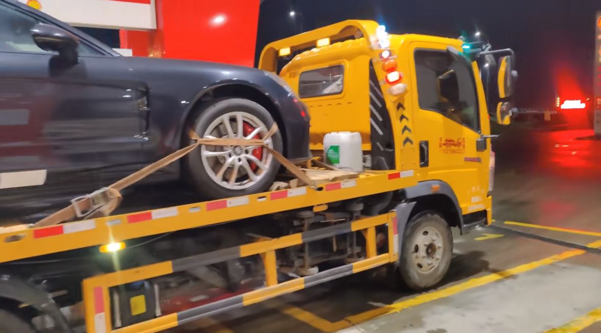 迪庆行车途中遇到突发状况该如何呼叫道路救援？
